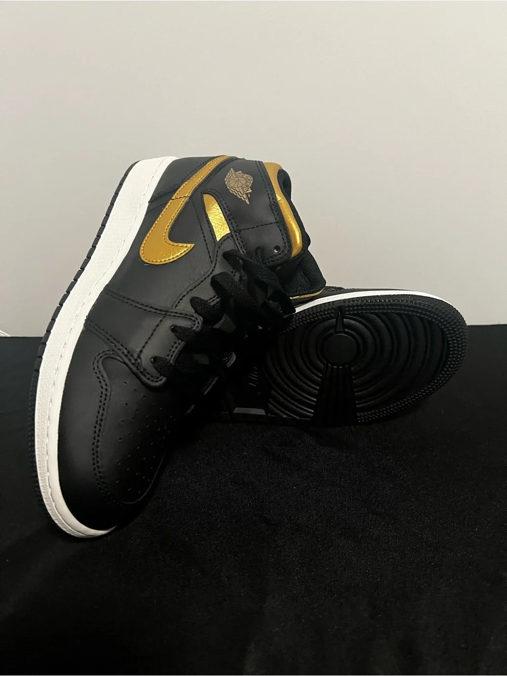 Air Jordan 1 Mid GS Black Metallic Gold Size 6.5Y DQ8423-071 New